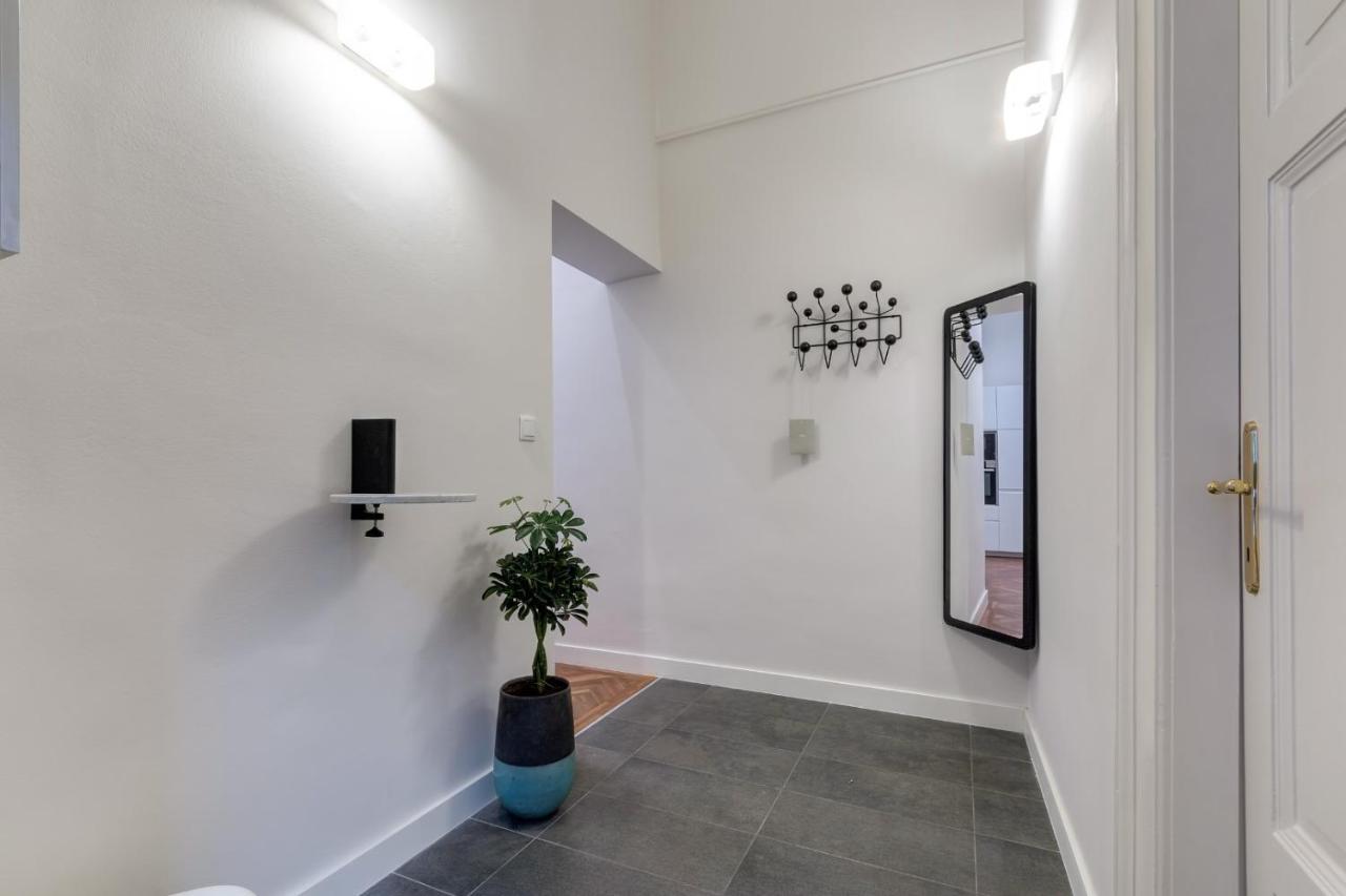Central Basilica Apartman Budapest Bagian luar foto
